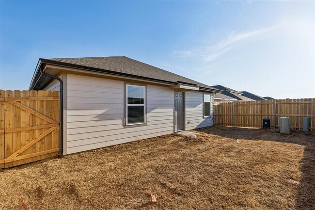 Building Photo - 8812 SW 31st St