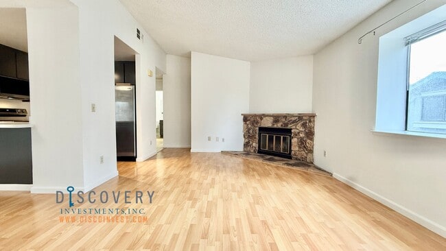 Building Photo - Spacious One Bedroom Condominium at Judro Manor