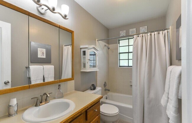 Building Photo - Beautiful 4 Bedroom Home in Midtown Fort Collins!