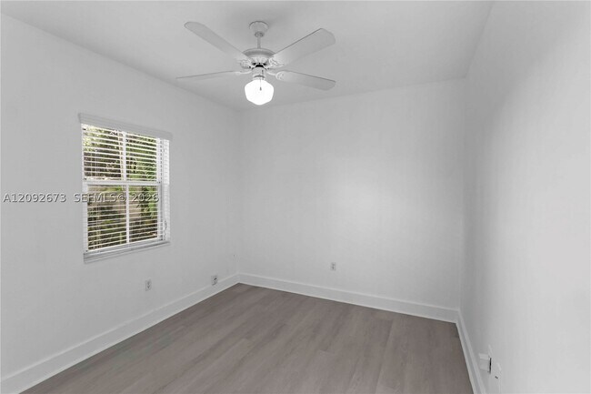 Building Photo - 3625 SW 37th Ave