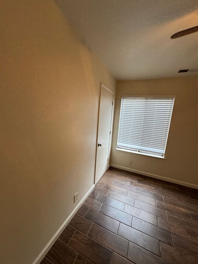 Building Photo - 1107 Wimbledon Dr