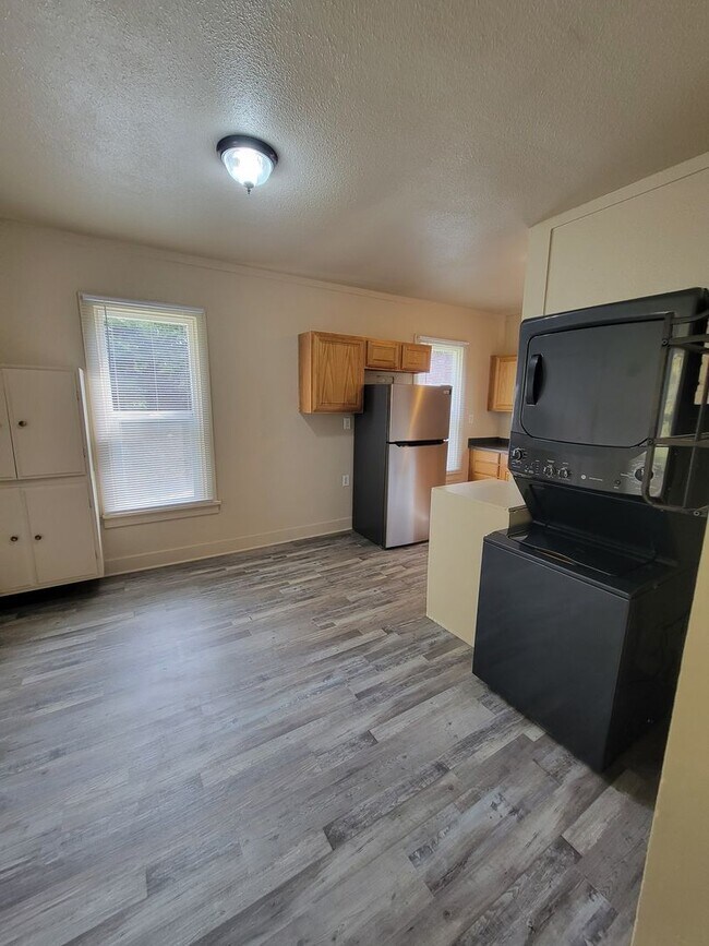 Building Photo - Sweet Two Bedroom Home Minutes from Downtown Port Orchard!