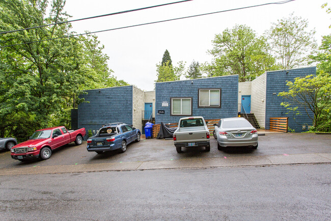 Building Photo - HUGE 1bed/1bath Downtown Living Available ...