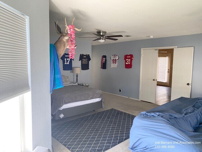 Building Photo - Available July 6: Very Clean, Well Maintai...