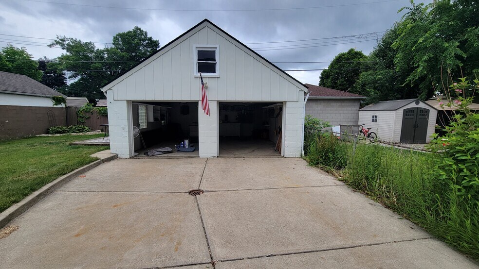 Building Photo - 3429 Ingleside Dr