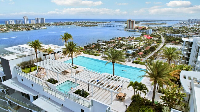 Building Photo - 220 Lake Shore Dr