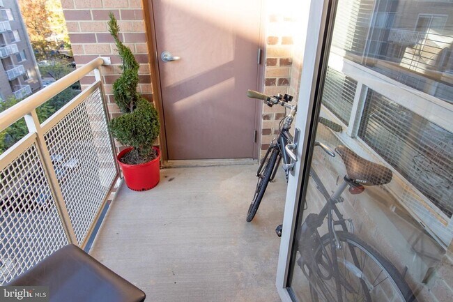 Building Photo - Bright 1BR with Parking Included, Minutes from The Wharf!