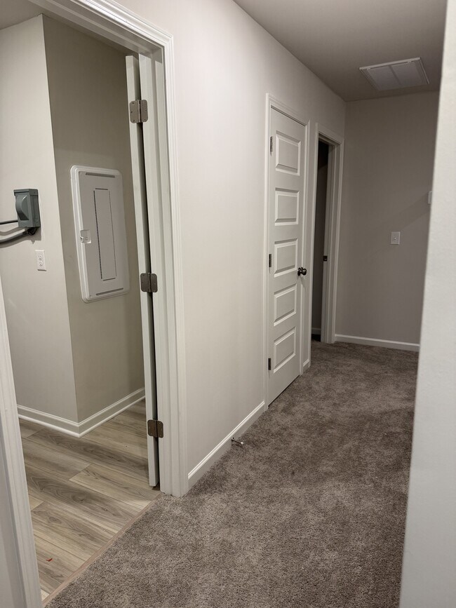 Building Photo - 901 Moray Ln