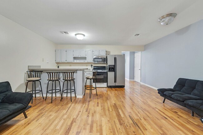Building Photo - 4413 Park Ave