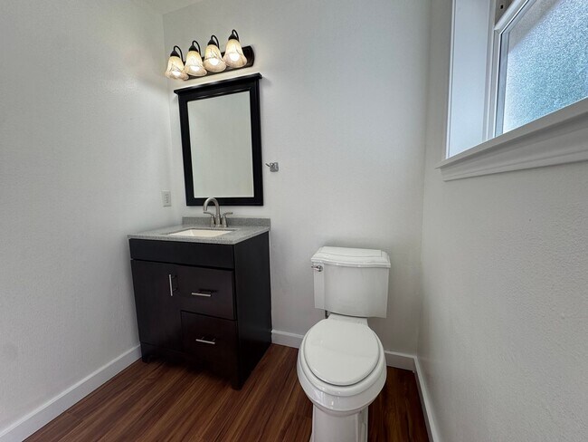 Building Photo - Perez- Sandalwood