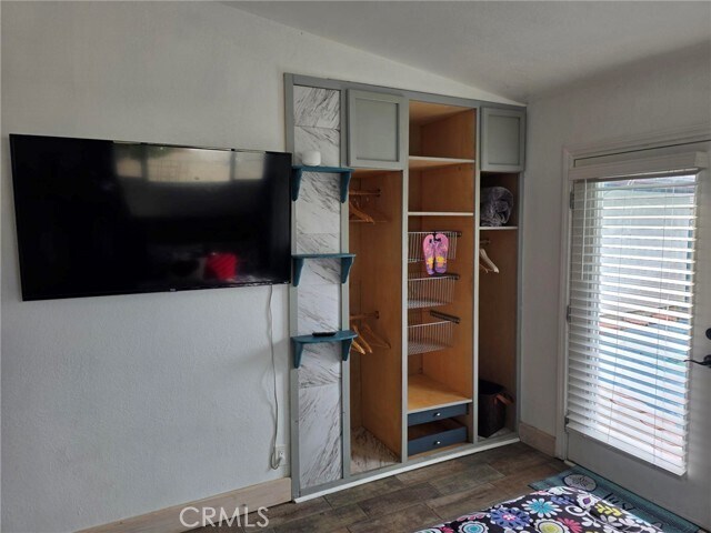 Building Photo - 917 Helmsdale Ave