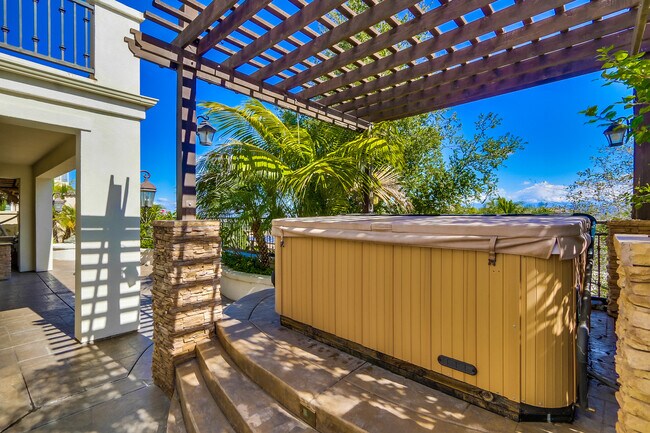 Building Photo - Beautiful 4 bedroom, 4.5 bathroom Home in the Varadero Community