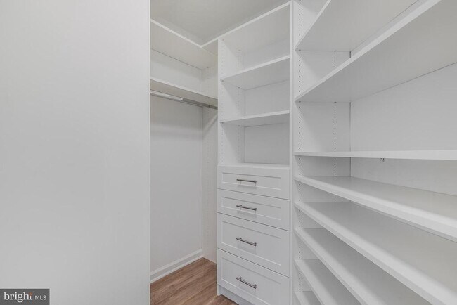 Building Photo - 1507 N Colonial Terrace