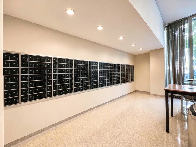 Building Photo - 3550 N Lake Shore Dr
