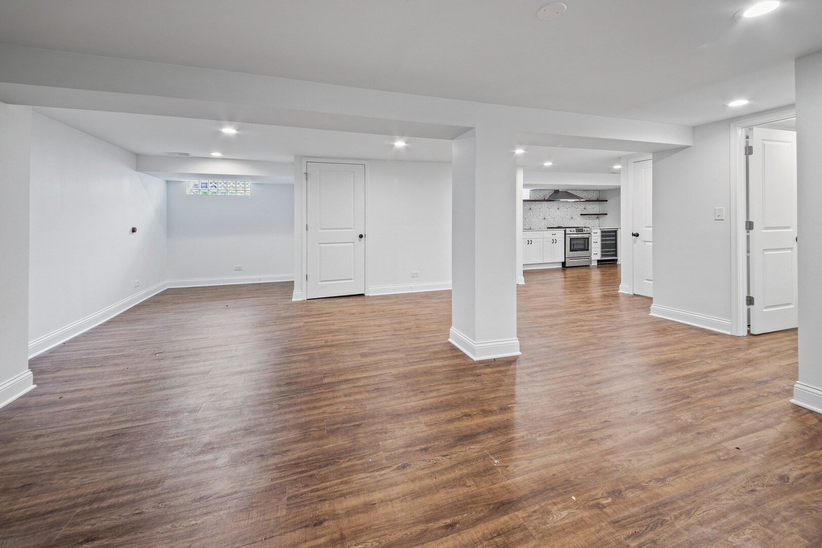 Building Photo - 6114 N Lenox Ave