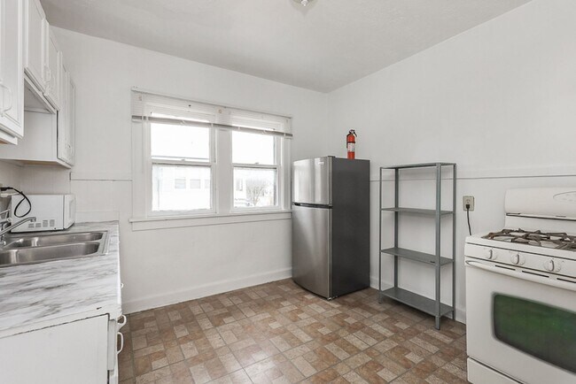 Building Photo - 3333 Desota Ave