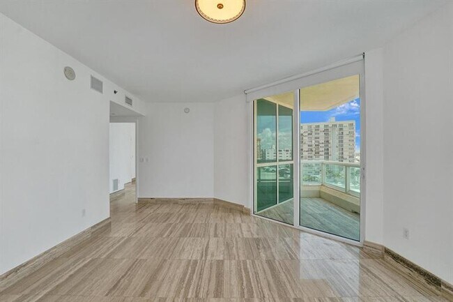 Building Photo - 101 S Fort Lauderdale Beach Blvd