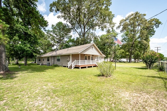 Building Photo - 10994 Fostoria Rd