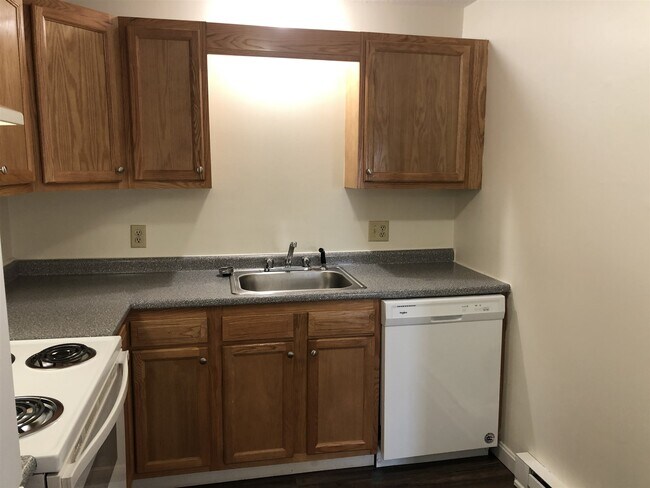 Building Photo - 11 Railroad Ave