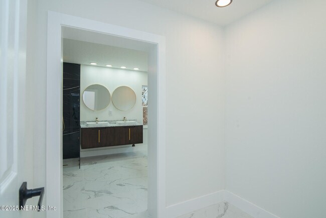 Building Photo - 111 Zoratoa Ave