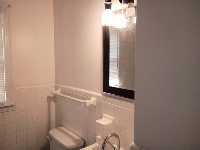 Building Photo - 574 Daniel Cir