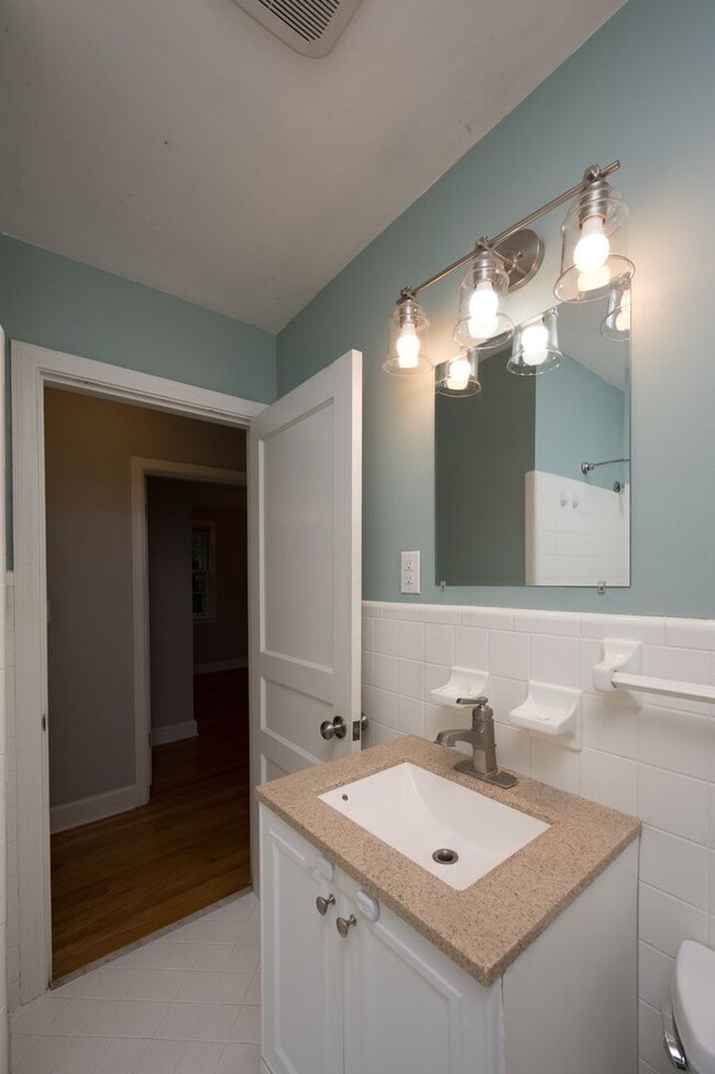 Building Photo - **UPDATED 3-BEDROOM DUPLEX WITH ATTACHED G...
