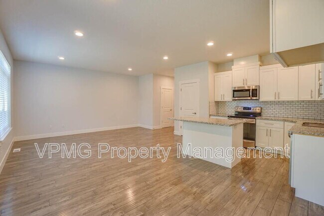 Building Photo - 10703 NE 70th St