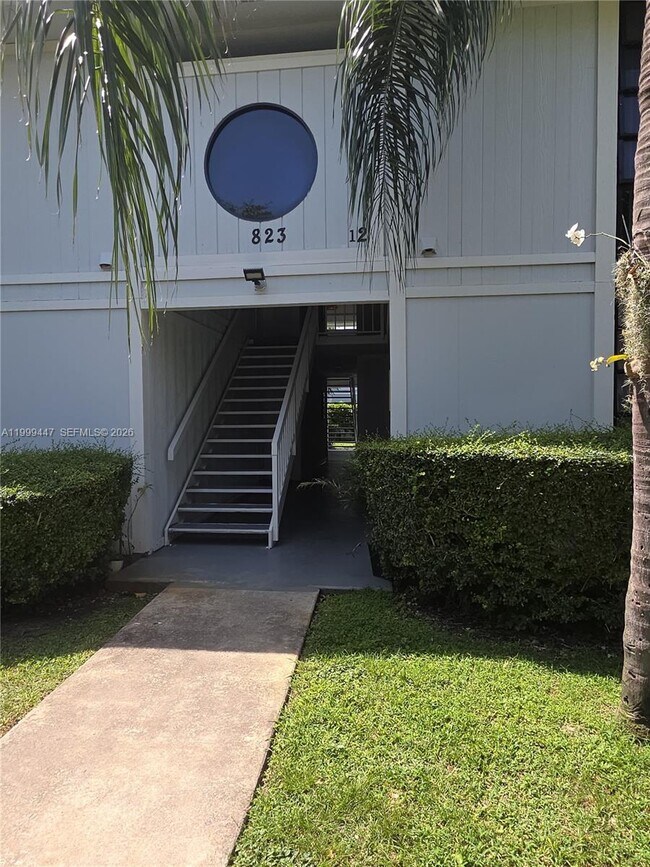 Building Photo - 823 NE 199th St