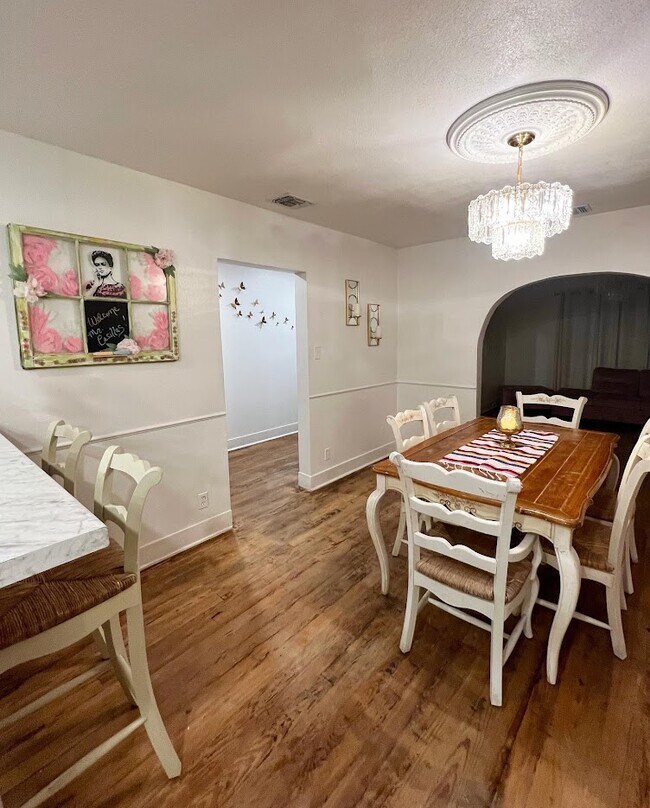 Dining Table - 1921 Sacramento