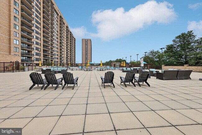 Building Photo - 3709 S George Mason Dr