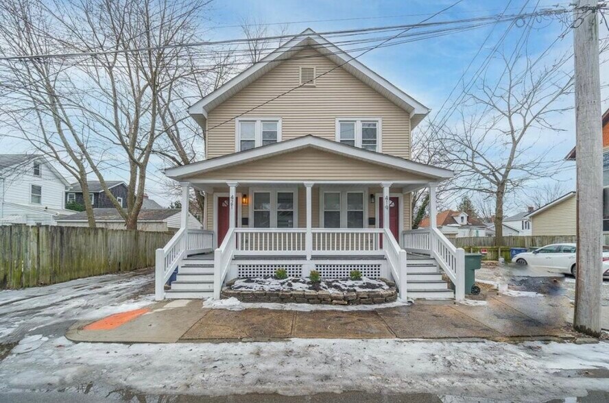 421 is the unit on the left - 421 Zimpfer St