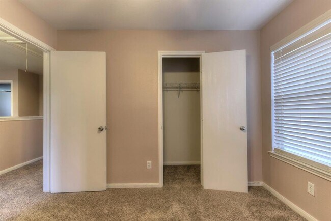 Building Photo - 18203 Fair Grange Ln