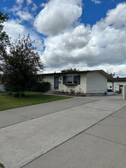 Primary Photo - 2913 8th Ave N
