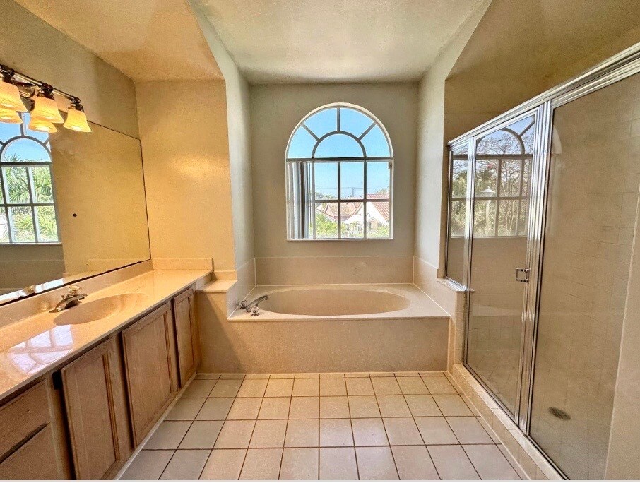 Building Photo - 2698 Linkside Dr