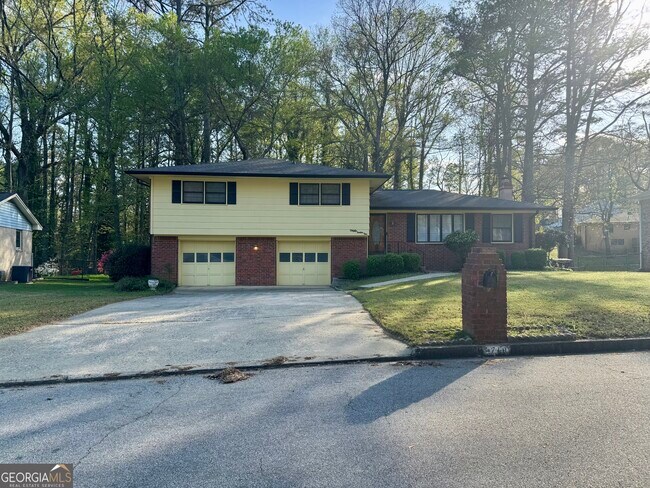 Building Photo - 3710 Creekview Cir