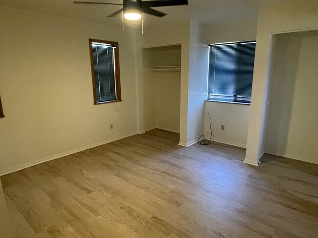 Building Photo - 119 S Paseo Del Flag