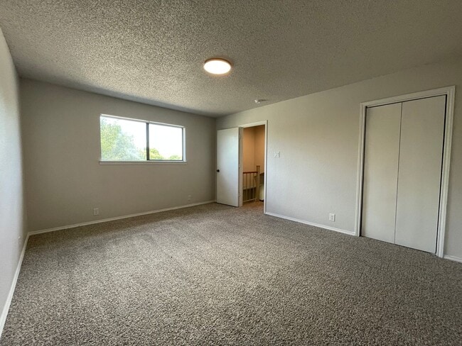 Building Photo - AVAILABLE NOW - 2 Bedroom 1 Bath Two Story...