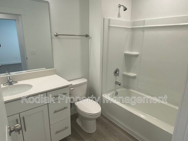 Building Photo - 1088 N 1840 W