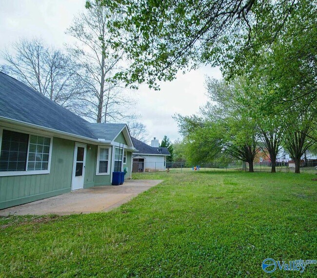 Building Photo - 102 Vistawood Ct