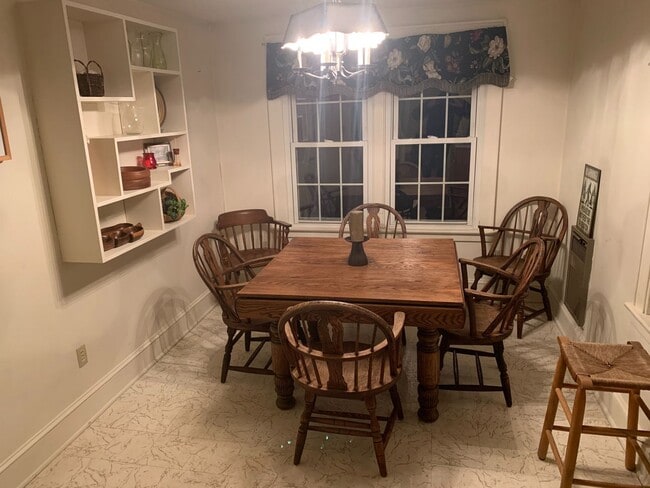 Building Photo - 3 Dion St