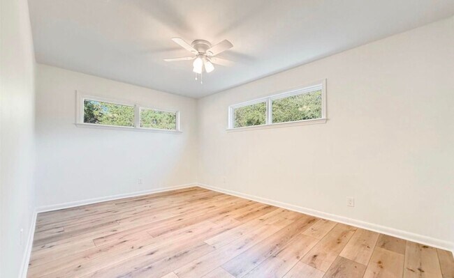 Building Photo - Beautiful 3/2 Home Available Now!