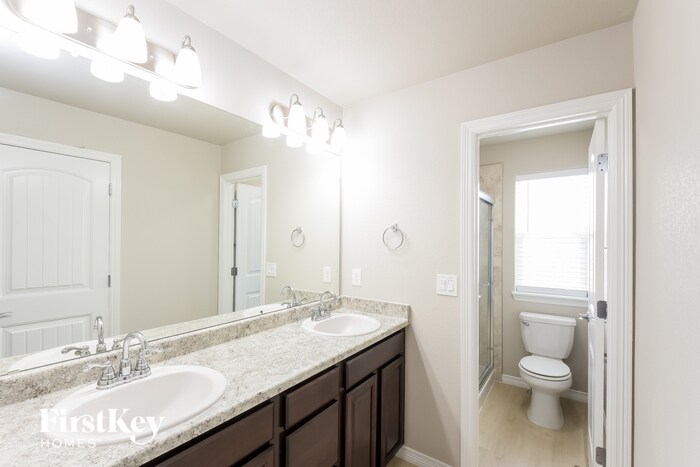 Building Photo - 6524 Vedder Dr