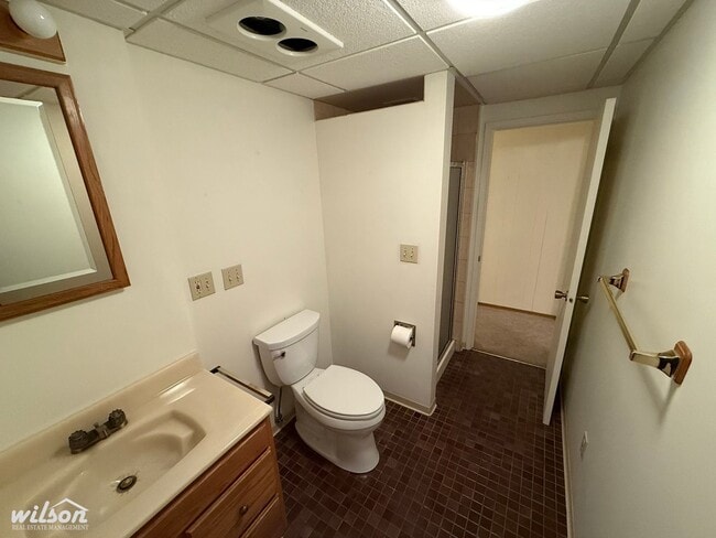 Building Photo - Spacious 4-Bedroom Yakima Home with Hot Tu...
