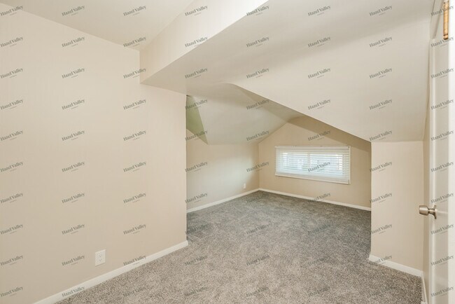 Building Photo - 5702 Pelham Dr