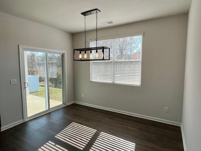 Building Photo - 3 Bed 2 Bath in Lebanon, Like New Home in Woodbridge Glen!