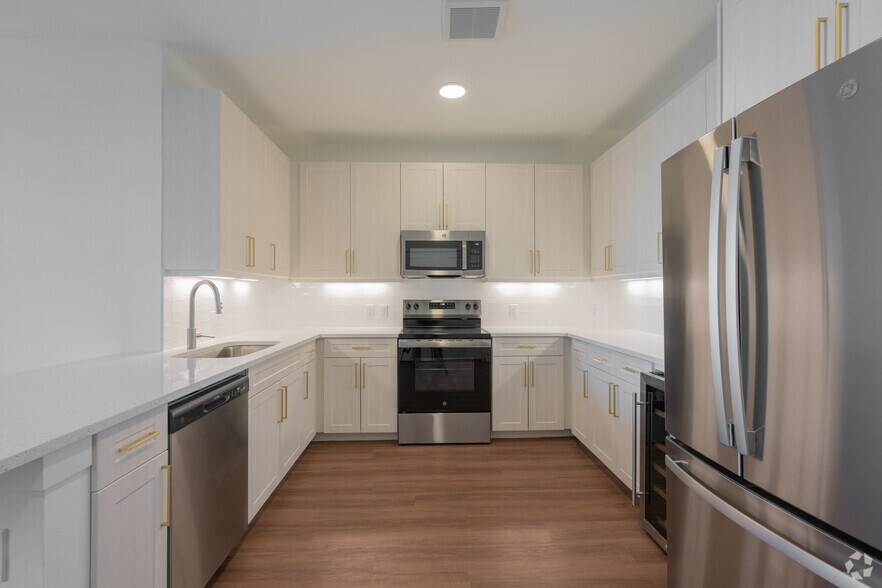 2BR, 2BA - 1,087SF - Kitchen - Magnolia on Main