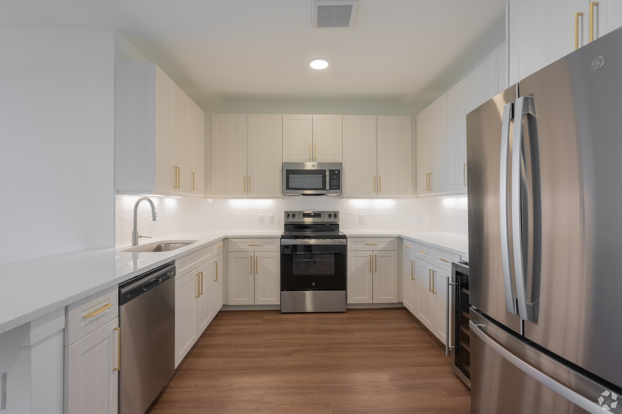 2BR, 2BA - 1,087SF - Kitchen - Magnolia on Main