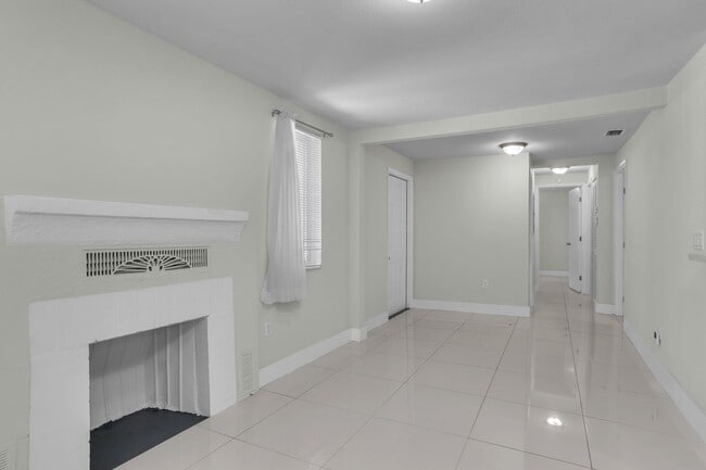 Building Photo - Rented