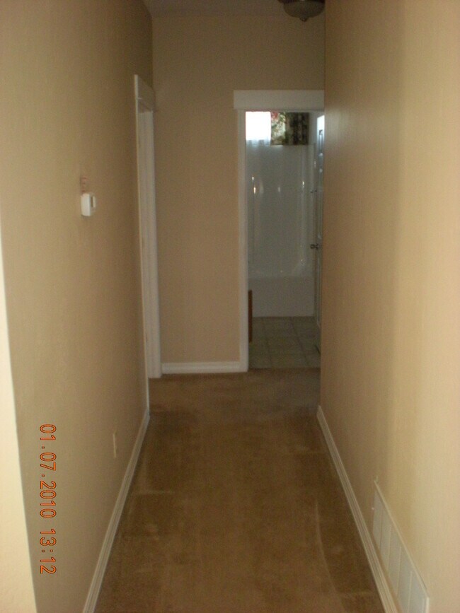 Building Photo - Beautiful 3 Bedroom 2 Bathroom House  **NE...