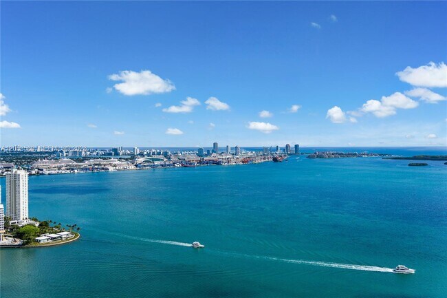 Building Photo - 1331 Brickell Bay Dr